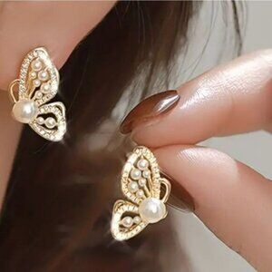 Butterfly earrings gold tone & pearls